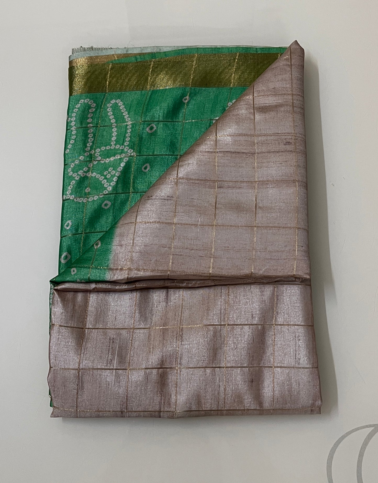 CAS201 - Green and silver grey Bandhani Saree