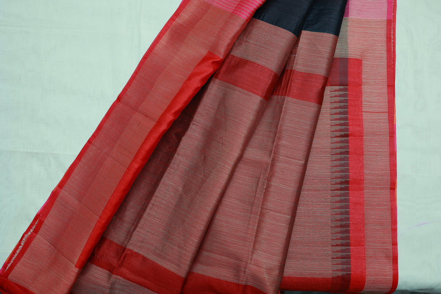 KS75 - Elegant Handwoven Red & Black Cotton Saree