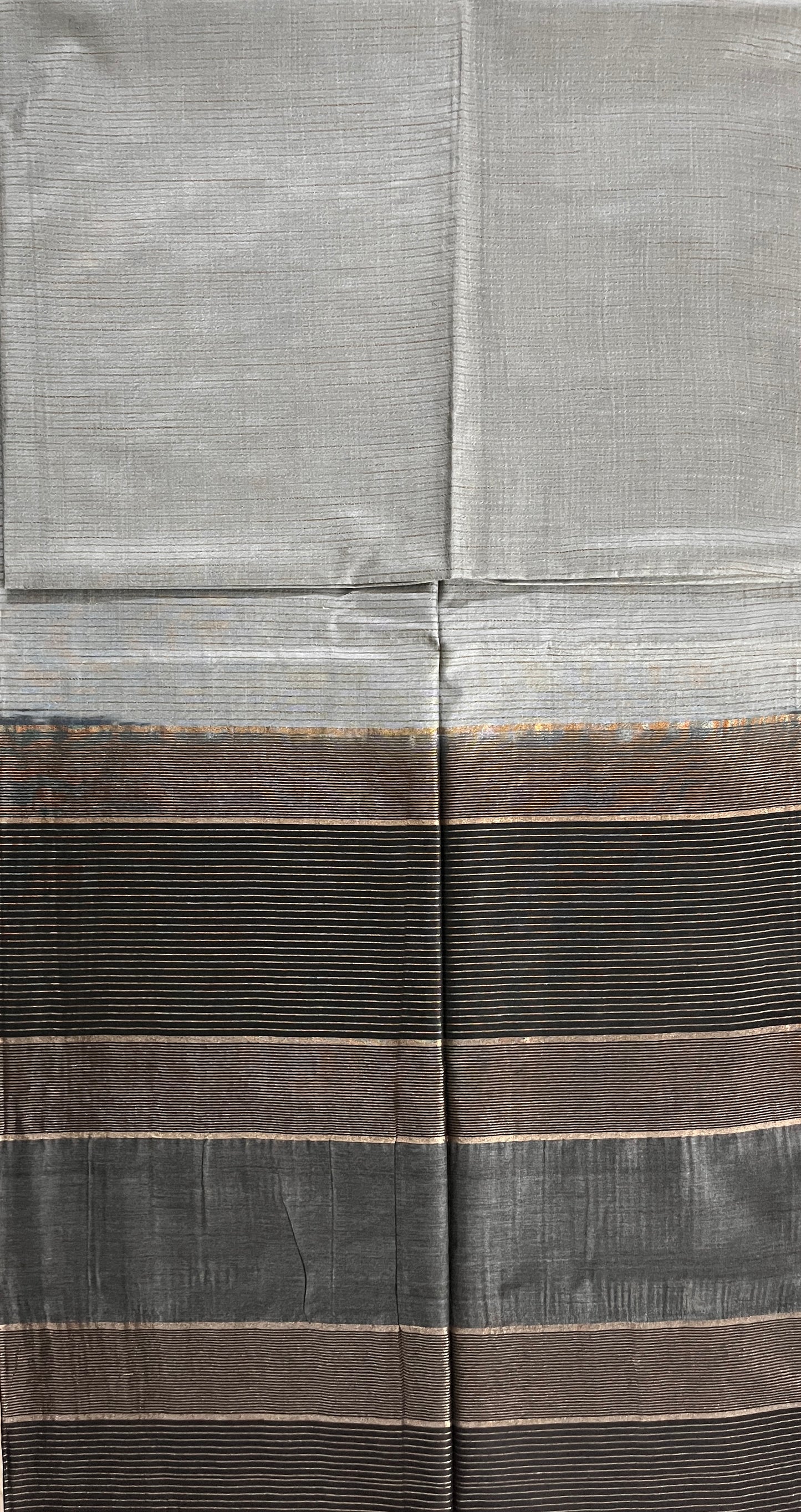 KS269 - Elegant grey saree with black pallu