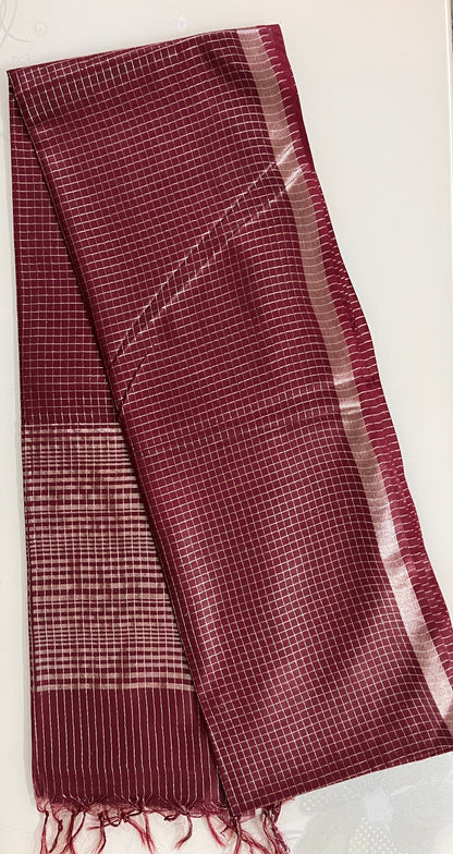 KS179 - Beautiful maroon checked saree