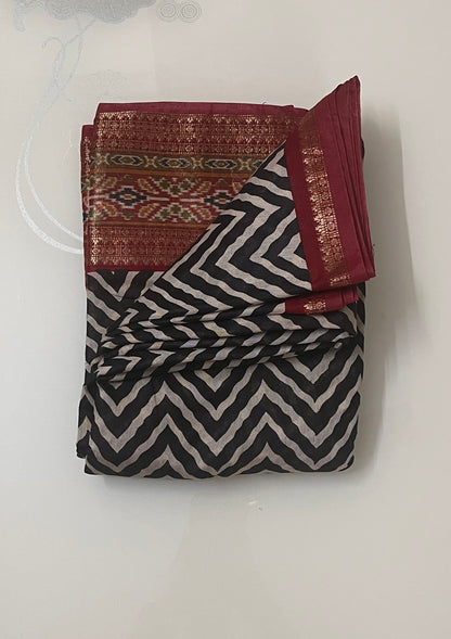 CAS194 - Black & White Chevron printed saree