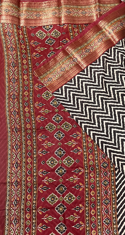 CAS194 - Black & White Chevron printed saree